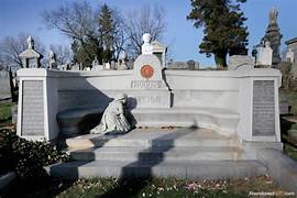 The Society of Magicians' restore Houdini's Gravesite